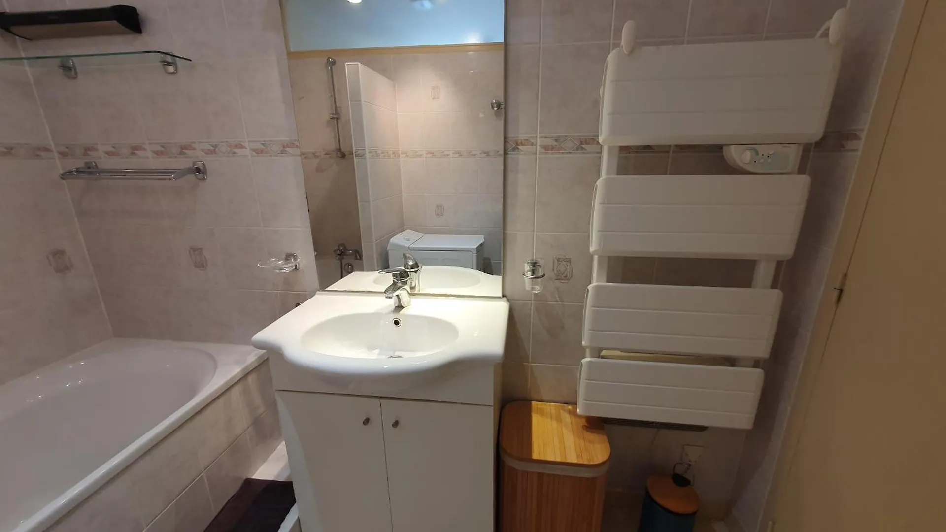 Le Lamartine Hyper Centre Aix Les Bains Avec Parking Et Climatisation Aix-les-Bains 0*,